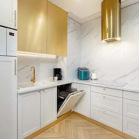 Gold Apartment *