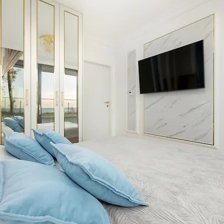 Gold Apartment